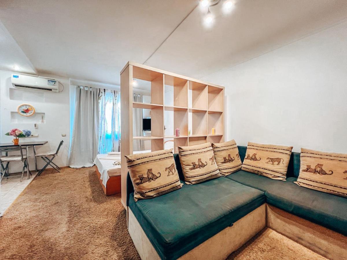 Apartment In The Center Of Киев Экстерьер фото